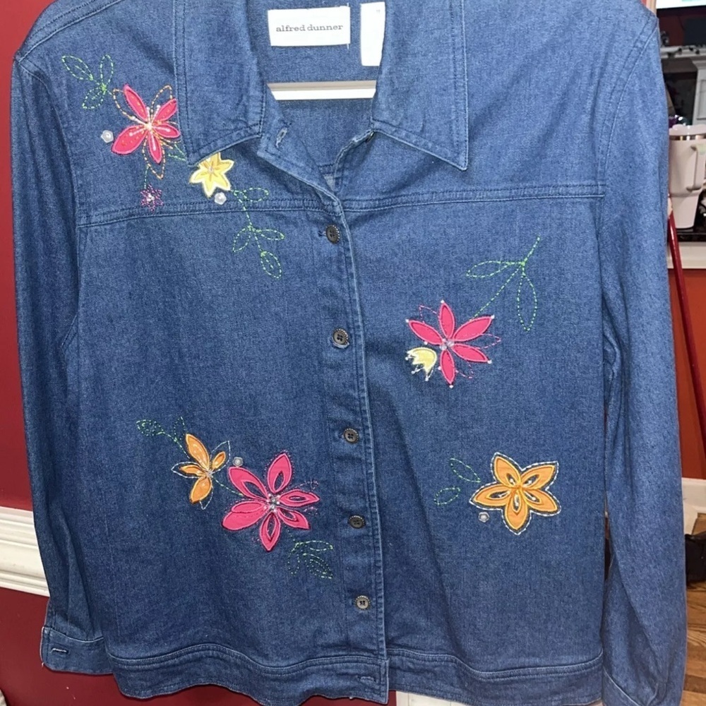 Alfred Dunner denim colored embroidered jack

items mark $10 are 3 per 20
